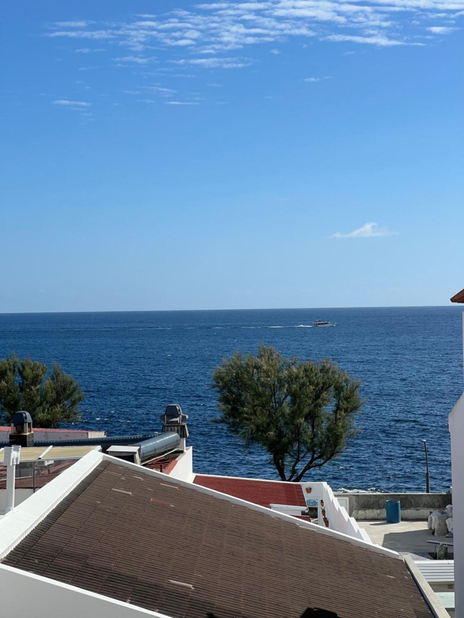 Casa A 2 Minutos A Pe De Piscina Natural Ponta Delgada Kültér fotó